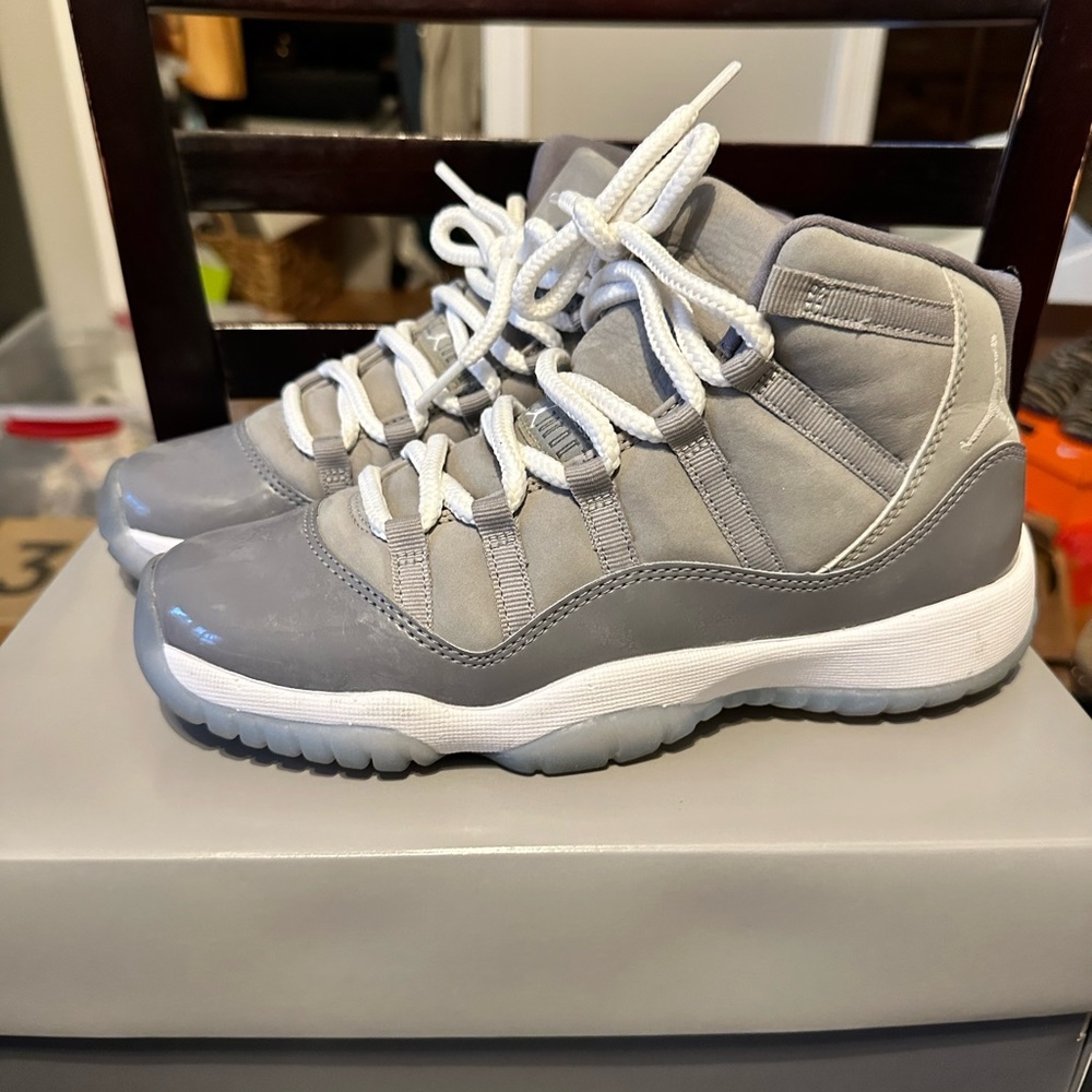 Air Jordan 11 Retro gray